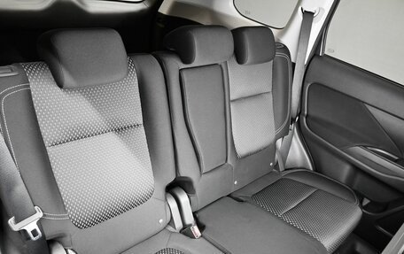 Mitsubishi Outlander III рестайлинг 3, 2019 год, 1 965 000 рублей, 12 фотография