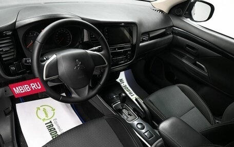 Mitsubishi Outlander III рестайлинг 3, 2019 год, 1 965 000 рублей, 8 фотография