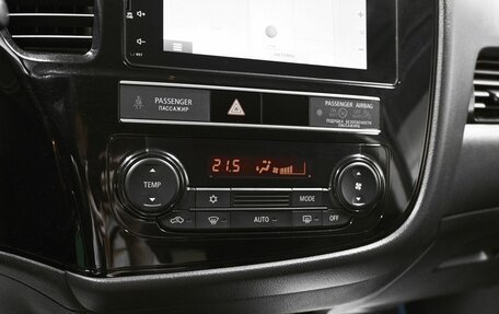 Mitsubishi Outlander III рестайлинг 3, 2019 год, 1 965 000 рублей, 16 фотография