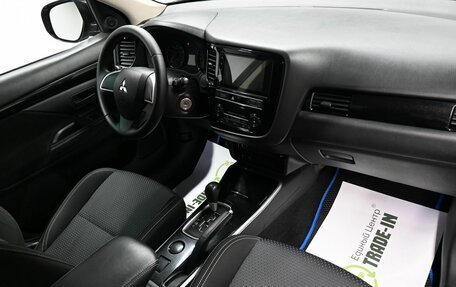 Mitsubishi Outlander III рестайлинг 3, 2019 год, 1 965 000 рублей, 13 фотография