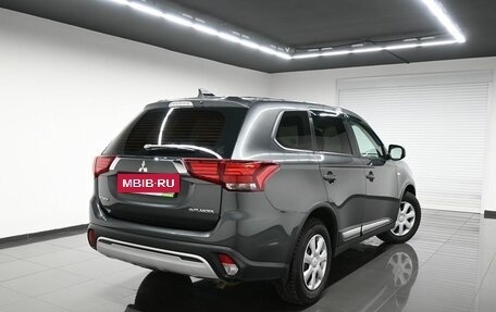 Mitsubishi Outlander III рестайлинг 3, 2019 год, 1 965 000 рублей, 2 фотография