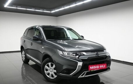 Mitsubishi Outlander III рестайлинг 3, 2019 год, 1 965 000 рублей, 5 фотография