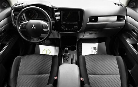 Mitsubishi Outlander III рестайлинг 3, 2012 год, 1 345 000 рублей, 10 фотография