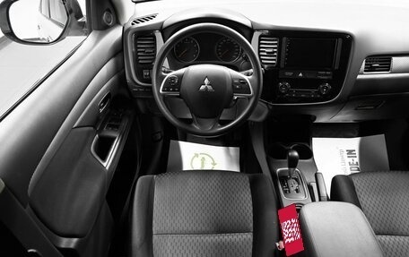 Mitsubishi Outlander III рестайлинг 3, 2012 год, 1 345 000 рублей, 11 фотография