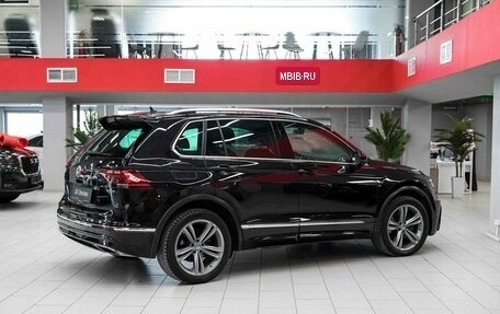 Volkswagen Tiguan II, 2018 год, 2 290 000 рублей, 2 фотография