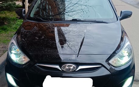 Hyundai Solaris II рестайлинг, 2011 год, 850 000 рублей, 1 фотография