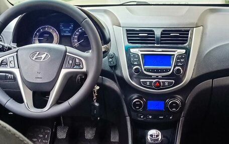 Hyundai Solaris II рестайлинг, 2011 год, 850 000 рублей, 2 фотография