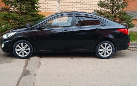 Hyundai Solaris II рестайлинг, 2011 год, 850 000 рублей, 4 фотография