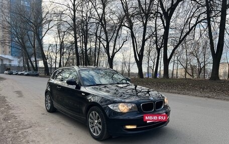 BMW 1 серия, 2011 год, 900 000 рублей, 7 фотография