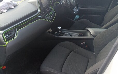 Toyota C-HR I рестайлинг, 2018 год, 1 900 000 рублей, 10 фотография