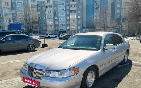 Lincoln Town Car III рестайлинг, 2000 год, 1 500 000 рублей, 9 фотография