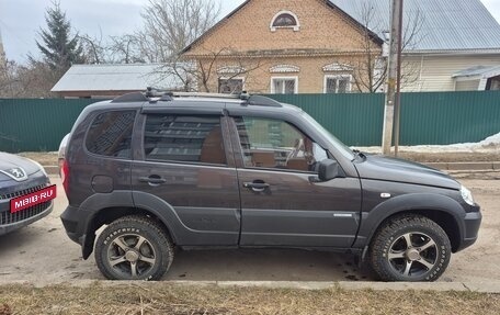 Chevrolet Niva I рестайлинг, 2011 год, 550 000 рублей, 3 фотография