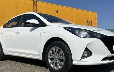 Hyundai Solaris II рестайлинг, 2021 год, 1 700 000 рублей, 4 фотография
