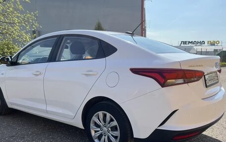 Hyundai Solaris II рестайлинг, 2021 год, 1 700 000 рублей, 2 фотография