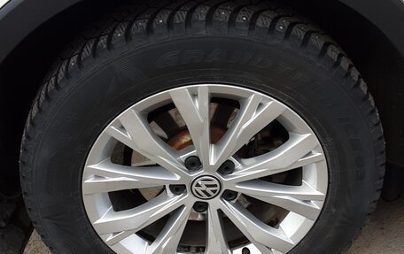 Volkswagen Tiguan II, 2020 год, 2 509 000 рублей, 2 фотография