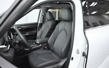 Toyota Highlander, 2025 год, 5 700 000 рублей, 6 фотография