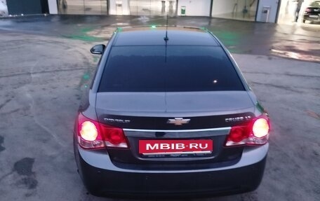Chevrolet Cruze II, 2010 год, 680 000 рублей, 4 фотография