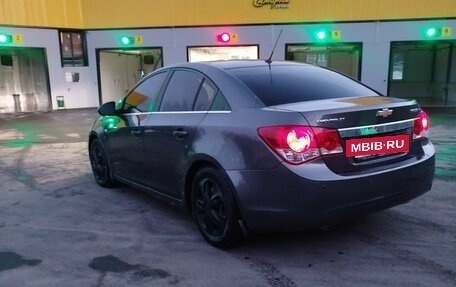 Chevrolet Cruze II, 2010 год, 680 000 рублей, 3 фотография