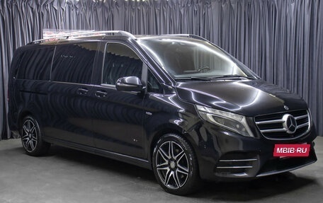 Mercedes-Benz V-Класс, 2017 год, 3 998 000 рублей, 3 фотография