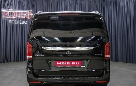 Mercedes-Benz V-Класс, 2017 год, 3 998 000 рублей, 6 фотография