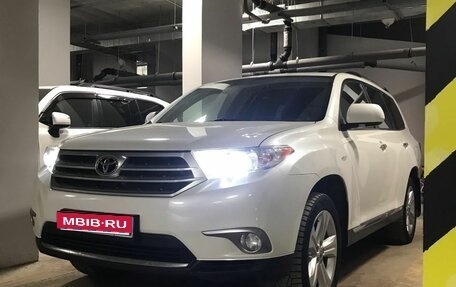 Toyota Highlander III, 2011 год, 2 490 000 рублей, 1 фотография