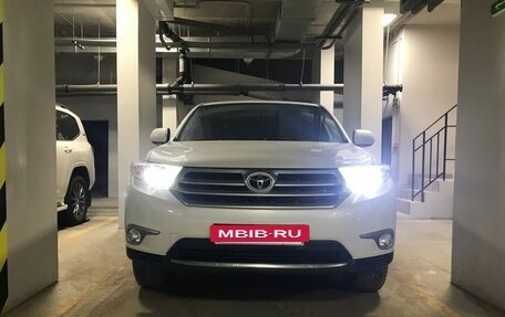 Toyota Highlander III, 2011 год, 2 490 000 рублей, 2 фотография