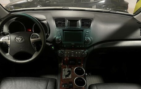 Toyota Highlander III, 2011 год, 2 490 000 рублей, 11 фотография