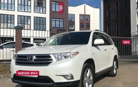 Toyota Highlander III, 2011 год, 2 490 000 рублей, 5 фотография