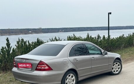 Mercedes-Benz C-Класс, 2005 год, 600 000 рублей, 2 фотография