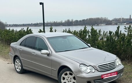 Mercedes-Benz C-Класс, 2005 год, 600 000 рублей, 4 фотография