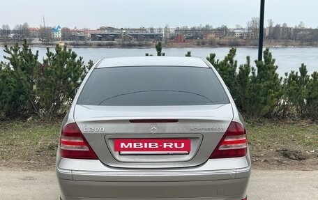 Mercedes-Benz C-Класс, 2005 год, 600 000 рублей, 6 фотография