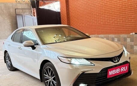 Toyota Camry, 2021 год, 3 890 000 рублей, 10 фотография