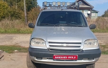 Chevrolet Niva I рестайлинг, 2003 год, 180 000 рублей, 1 фотография
