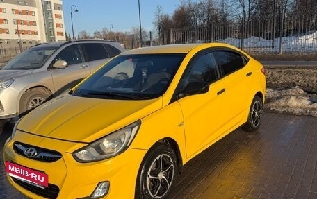 Hyundai Solaris II рестайлинг, 2011 год, 530 000 рублей, 2 фотография