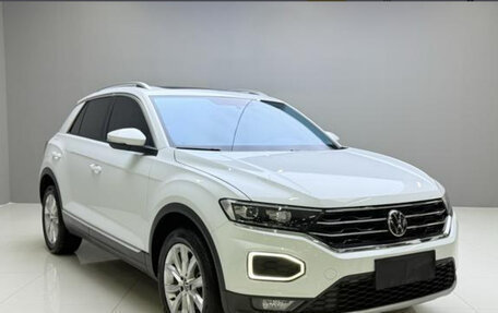 Volkswagen T-Roc I, 2023 год, 1 510 000 рублей, 3 фотография