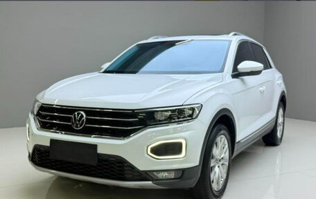 Volkswagen T-Roc I, 2023 год, 1 510 000 рублей, 1 фотография