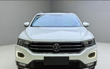 Volkswagen T-Roc I, 2023 год, 1 510 000 рублей, 2 фотография