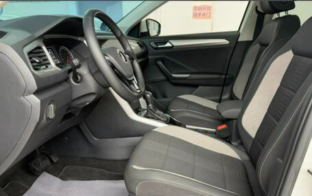 Volkswagen T-Roc I, 2023 год, 1 510 000 рублей, 14 фотография