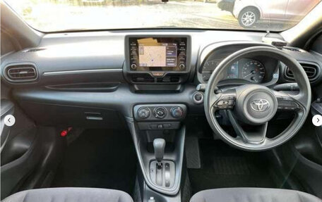 Toyota Yaris, 2022 год, 760 000 рублей, 3 фотография