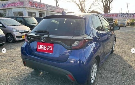 Toyota Yaris, 2022 год, 760 000 рублей, 2 фотография