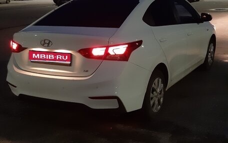 Hyundai Solaris II рестайлинг, 2017 год, 1 300 000 рублей, 1 фотография