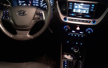 Hyundai Solaris II рестайлинг, 2017 год, 1 300 000 рублей, 3 фотография