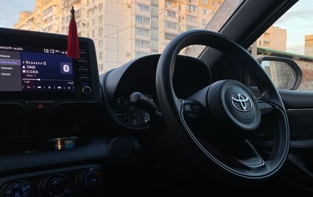 Toyota Yaris, 2021 год, 1 200 000 рублей, 4 фотография