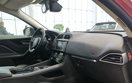 Jaguar F-Pace, 2016 год, 2 399 000 рублей, 13 фотография