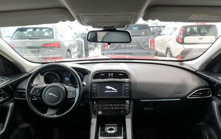 Jaguar F-Pace, 2016 год, 2 399 000 рублей, 17 фотография