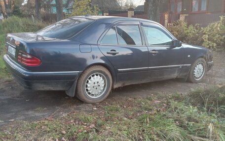Mercedes-Benz E-Класс, 1998 год, 320 000 рублей, 3 фотография