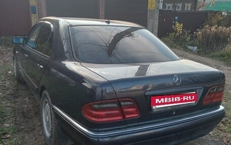 Mercedes-Benz E-Класс, 1998 год, 320 000 рублей, 2 фотография