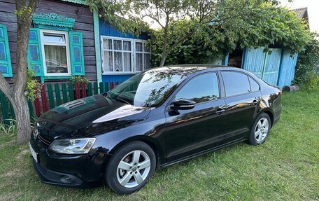 Volkswagen Jetta VI, 2013 год, 1 190 000 рублей, 2 фотография