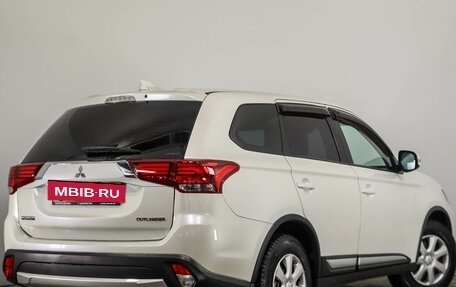 Mitsubishi Outlander III рестайлинг 3, 2017 год, 1 799 000 рублей, 5 фотография