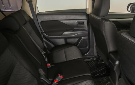 Mitsubishi Outlander III рестайлинг 3, 2017 год, 1 799 000 рублей, 11 фотография